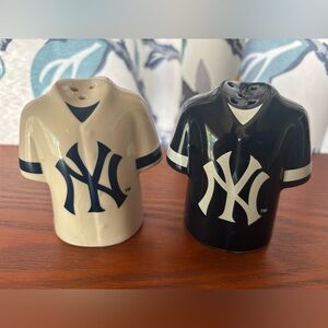 MLB New York Yankees Jersey Salt and Pepper Shakers